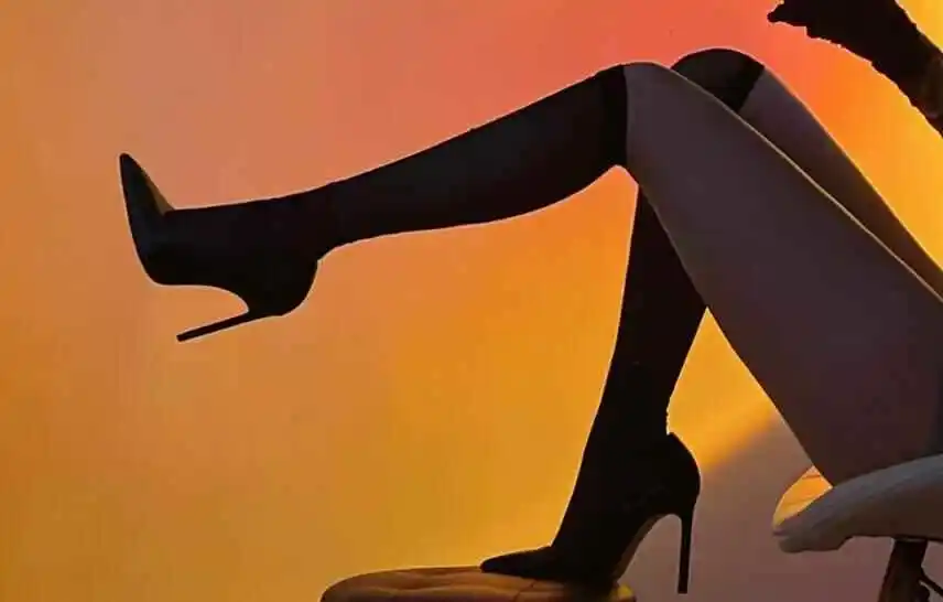 “DS关系”的心理游戏是如何塑造情侣之间的依存与权力？ 一