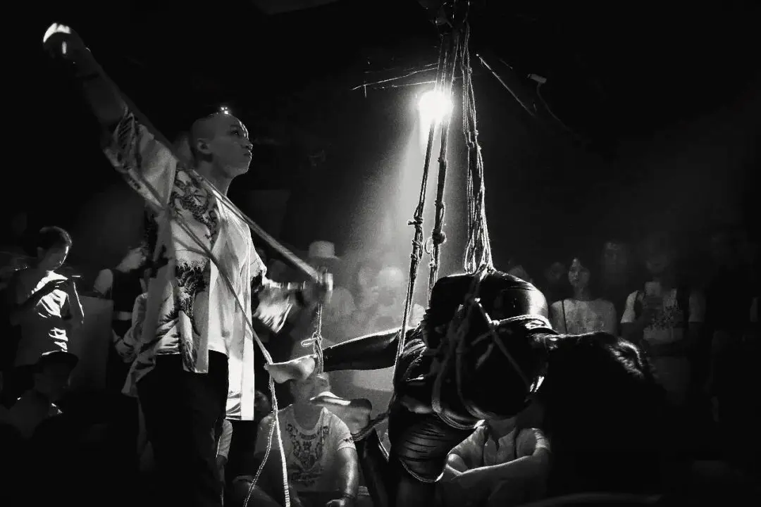 “你知道ddlg是什么吗？深入探索这份甜蜜与依赖的关系！” 一